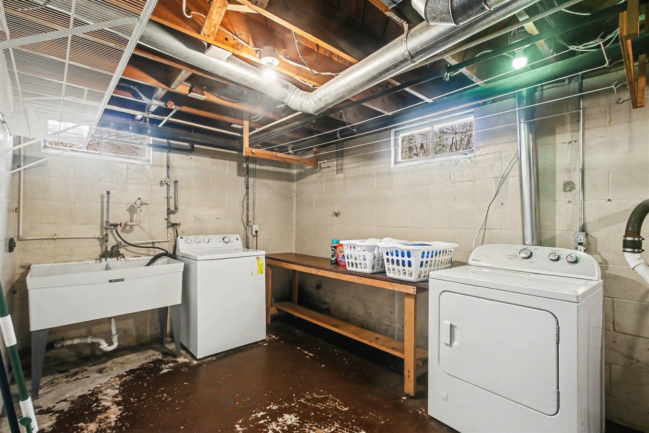 4108 Lake Harbor Road, Norton Shores, MI, 49441-4524