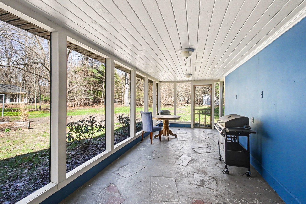 4108 Lake Harbor Road, Norton Shores, MI, 49441-4524