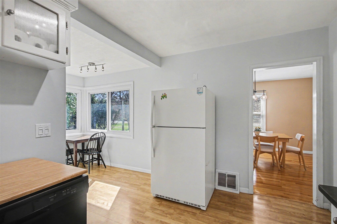 4108 Lake Harbor Road, Norton Shores, MI, 49441-4524