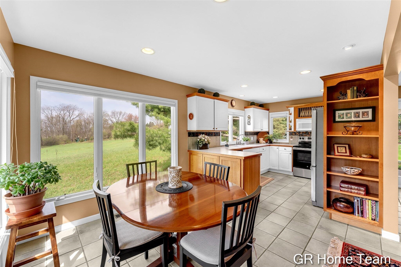 867 Cramton Avenue, Ada, MI, 49301