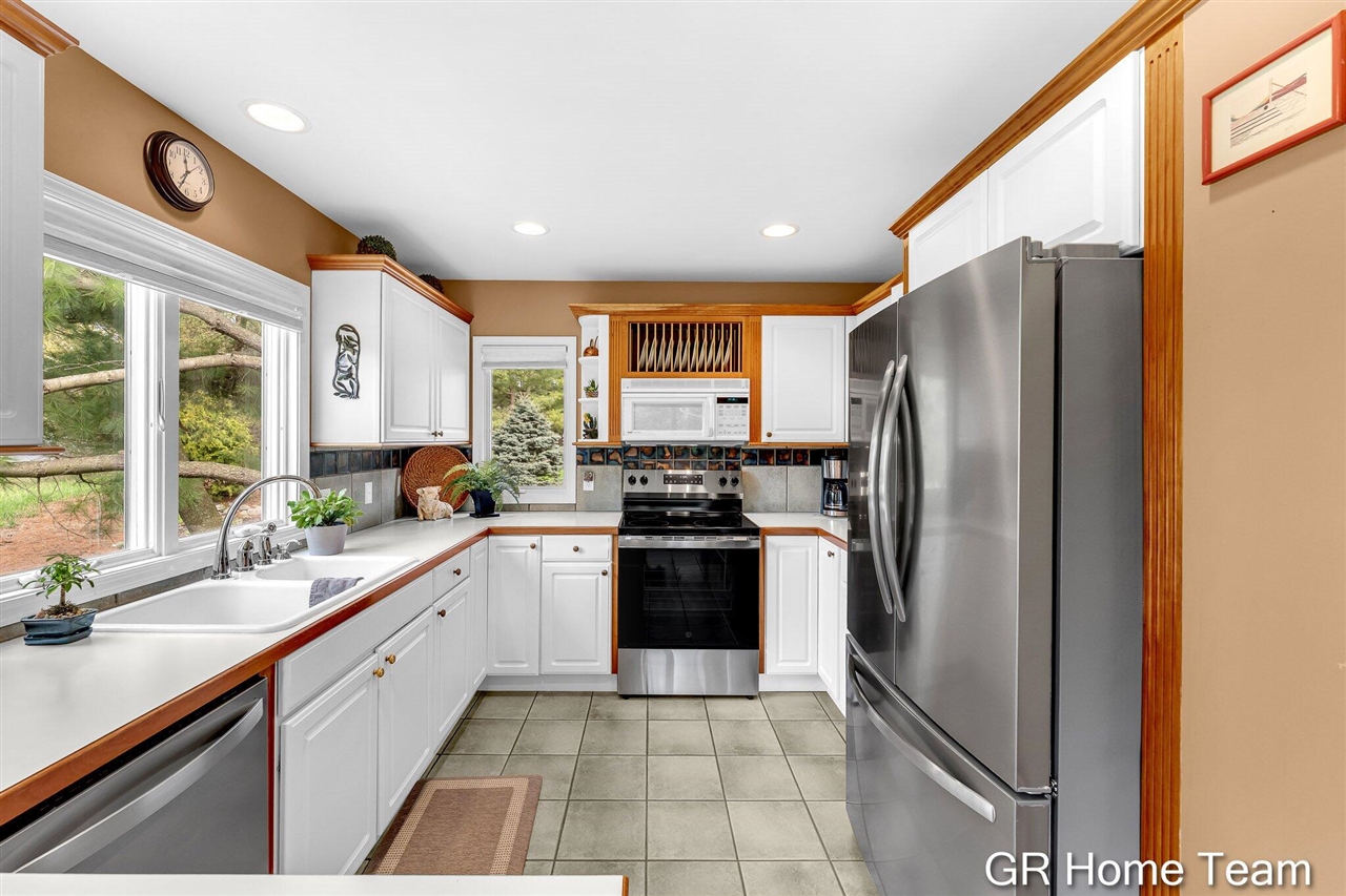 867 Cramton Avenue, Ada, MI, 49301