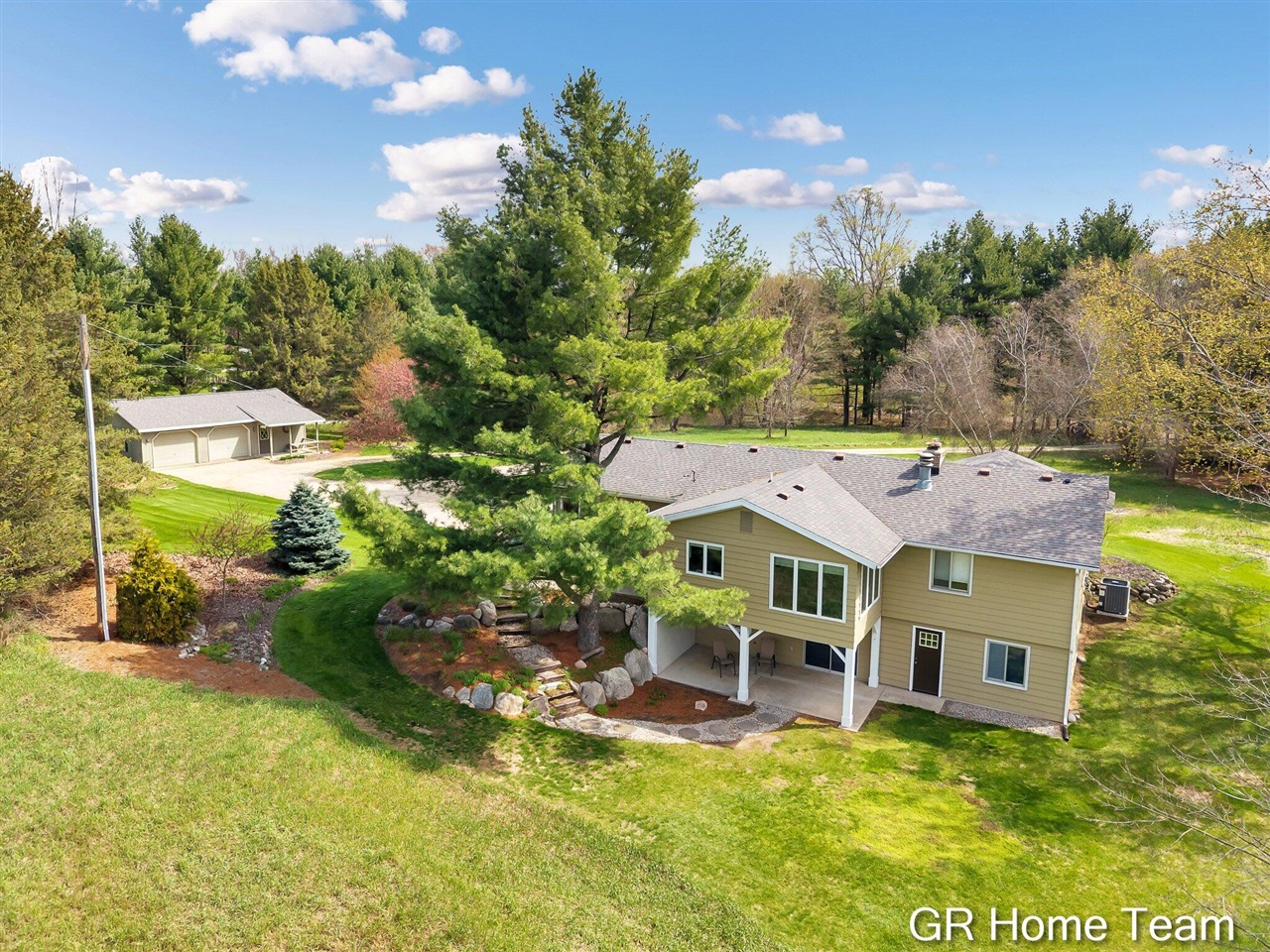 867 Cramton Avenue, Ada, MI, 49301
