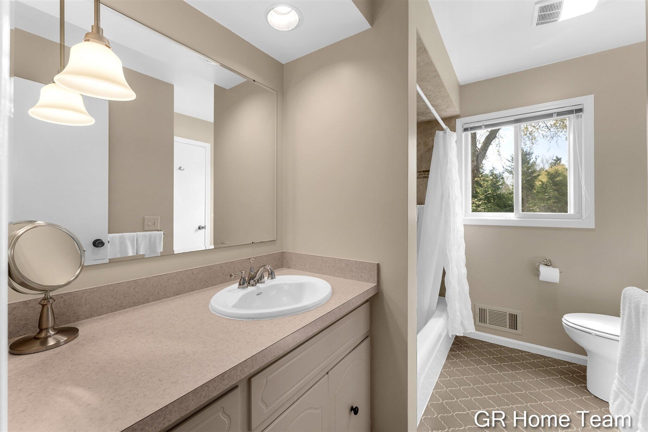 867 Cramton Avenue, Ada, MI, 49301