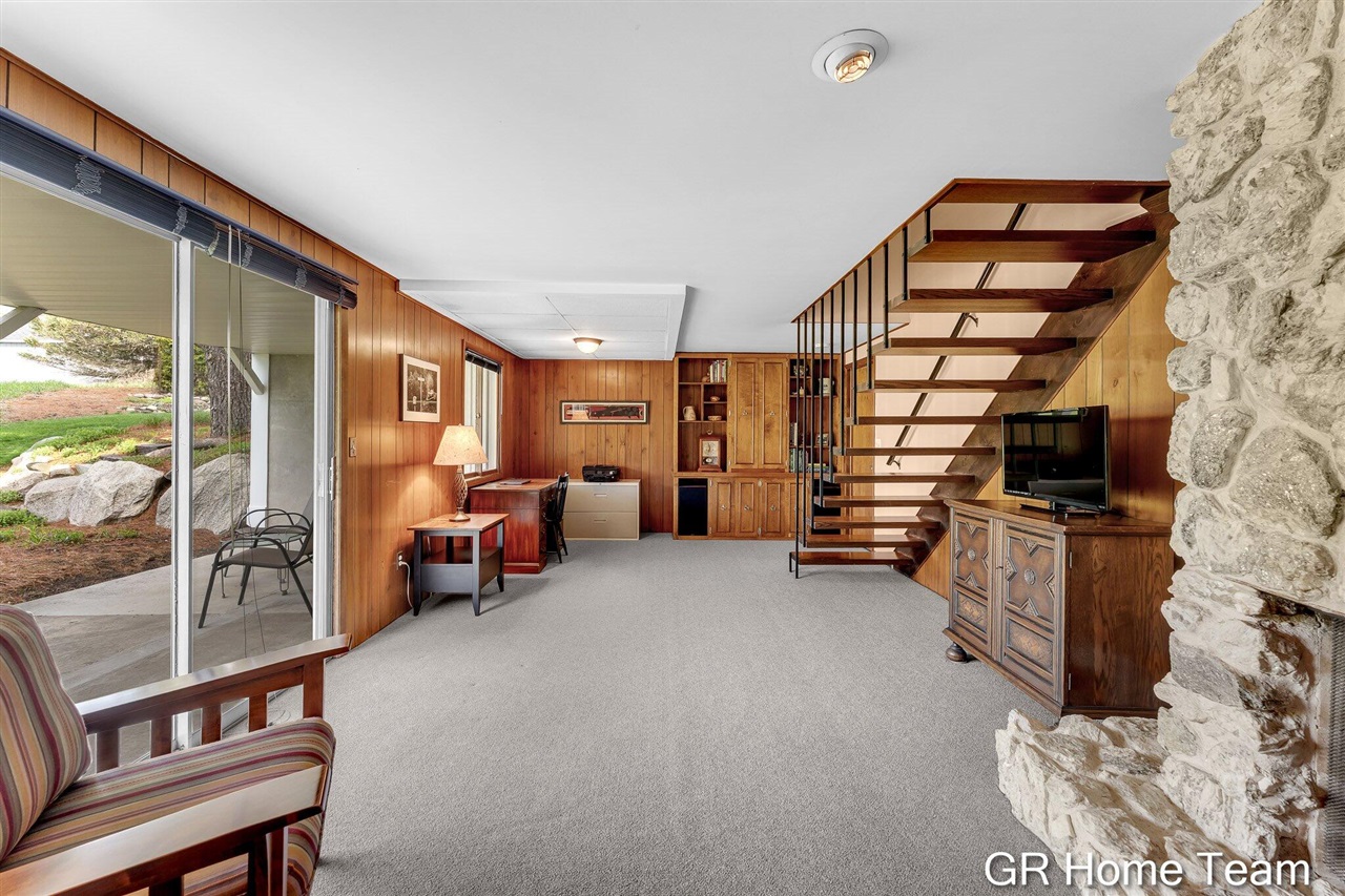 867 Cramton Avenue, Ada, MI, 49301
