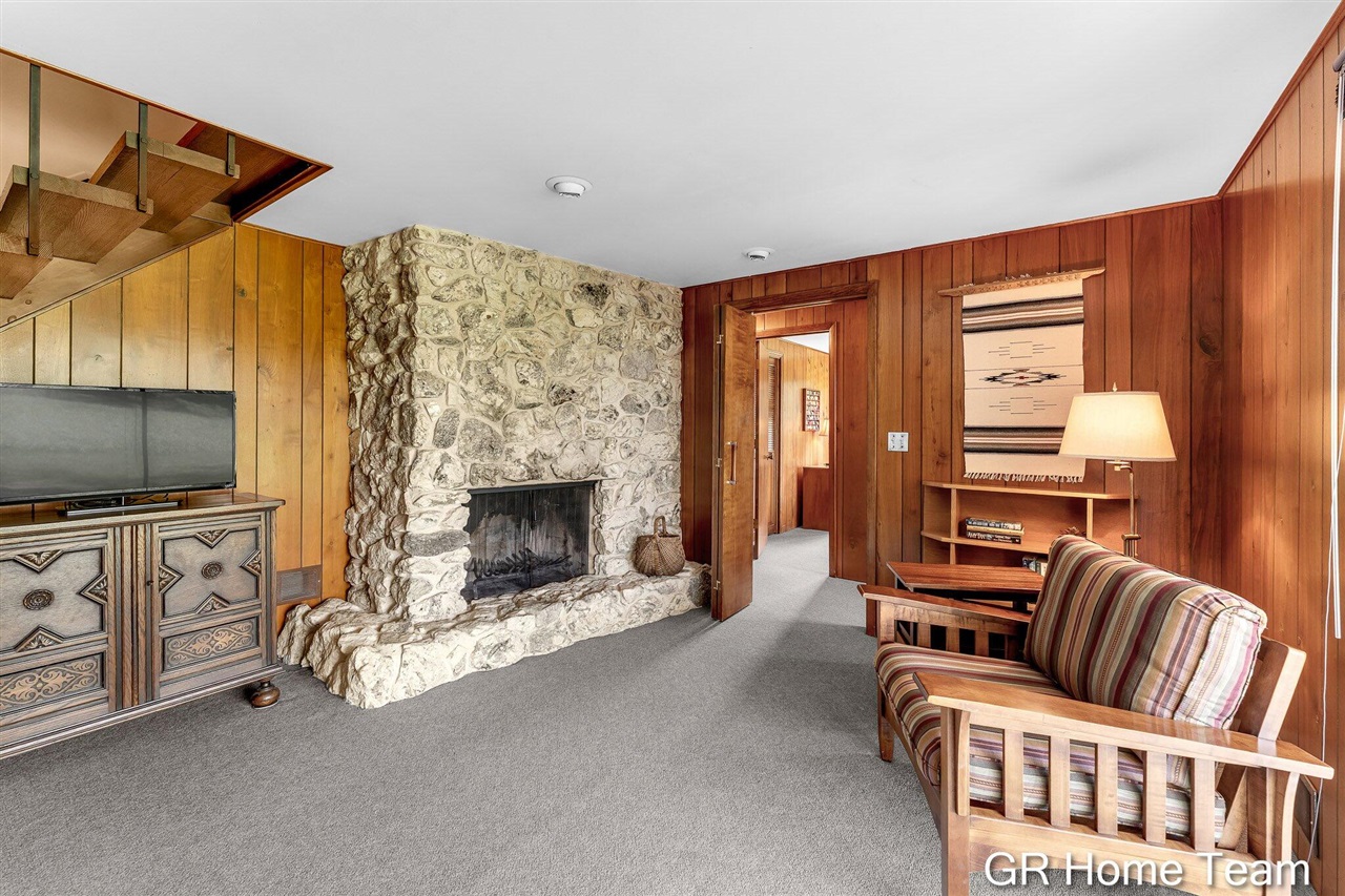 867 Cramton Avenue, Ada, MI, 49301