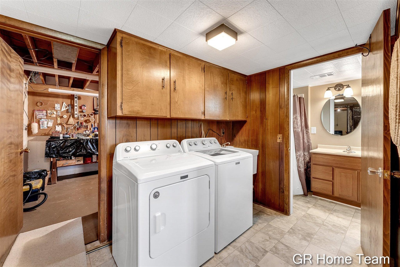 867 Cramton Avenue, Ada, MI, 49301