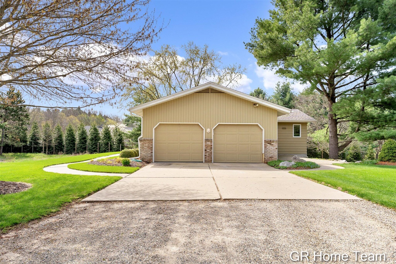 867 Cramton Avenue, Ada, MI, 49301