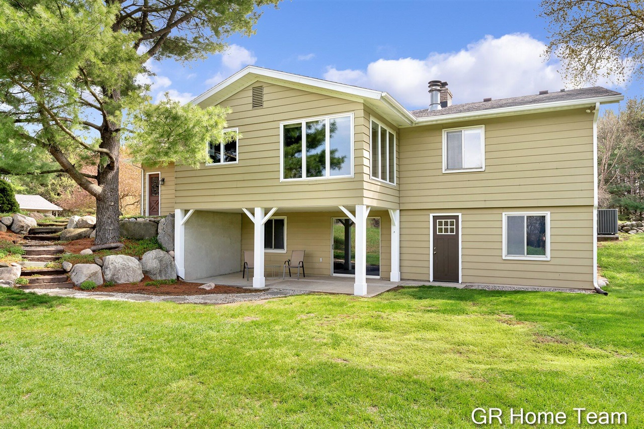 867 Cramton Avenue, Ada, MI, 49301