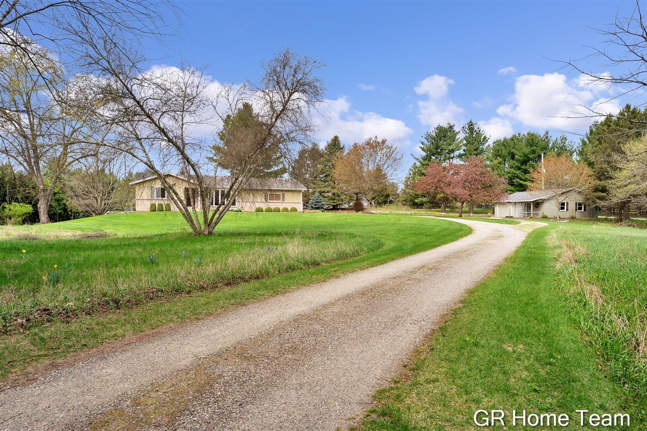 867 Cramton Avenue, Ada, MI, 49301