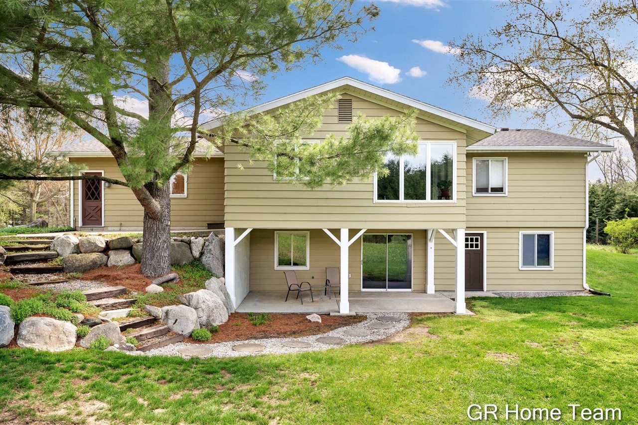 867 Cramton Avenue, Ada, MI, 49301