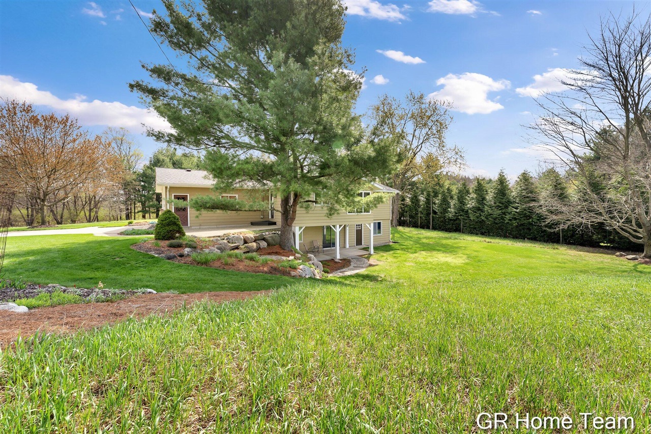 867 Cramton Avenue, Ada, MI, 49301