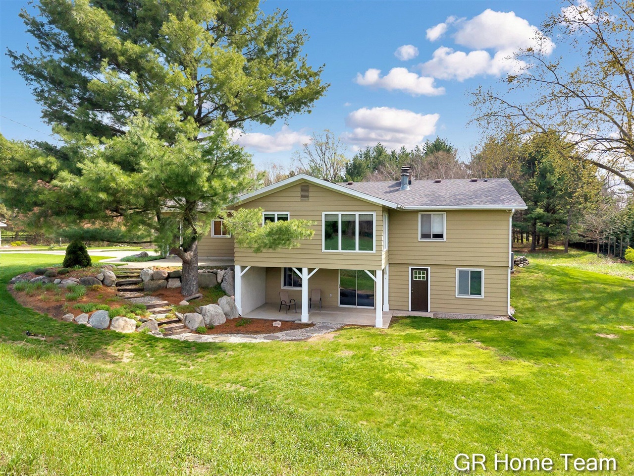 867 Cramton Avenue, Ada, MI, 49301