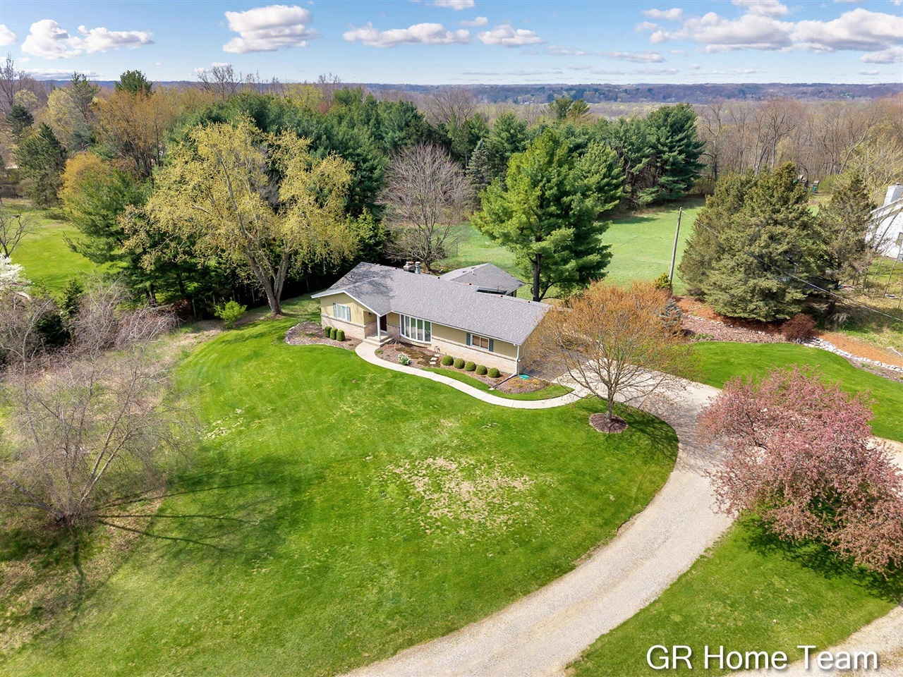 867 Cramton Avenue, Ada, MI, 49301