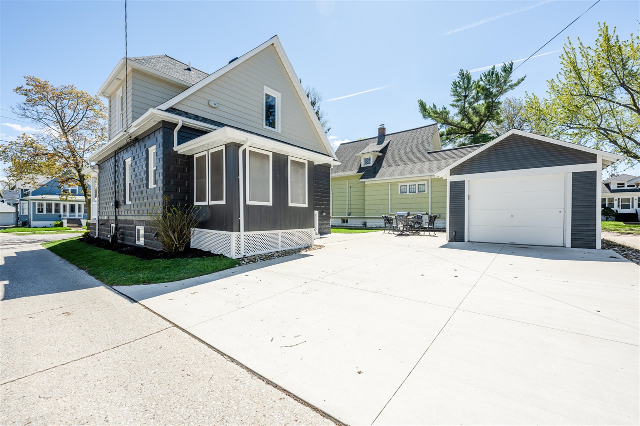 1718 S State Street, Saint Joseph, MI, 49085-1655