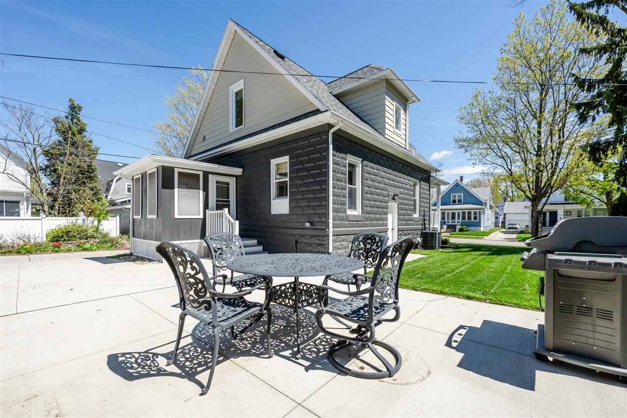 1718 S State Street, Saint Joseph, MI, 49085-1655
