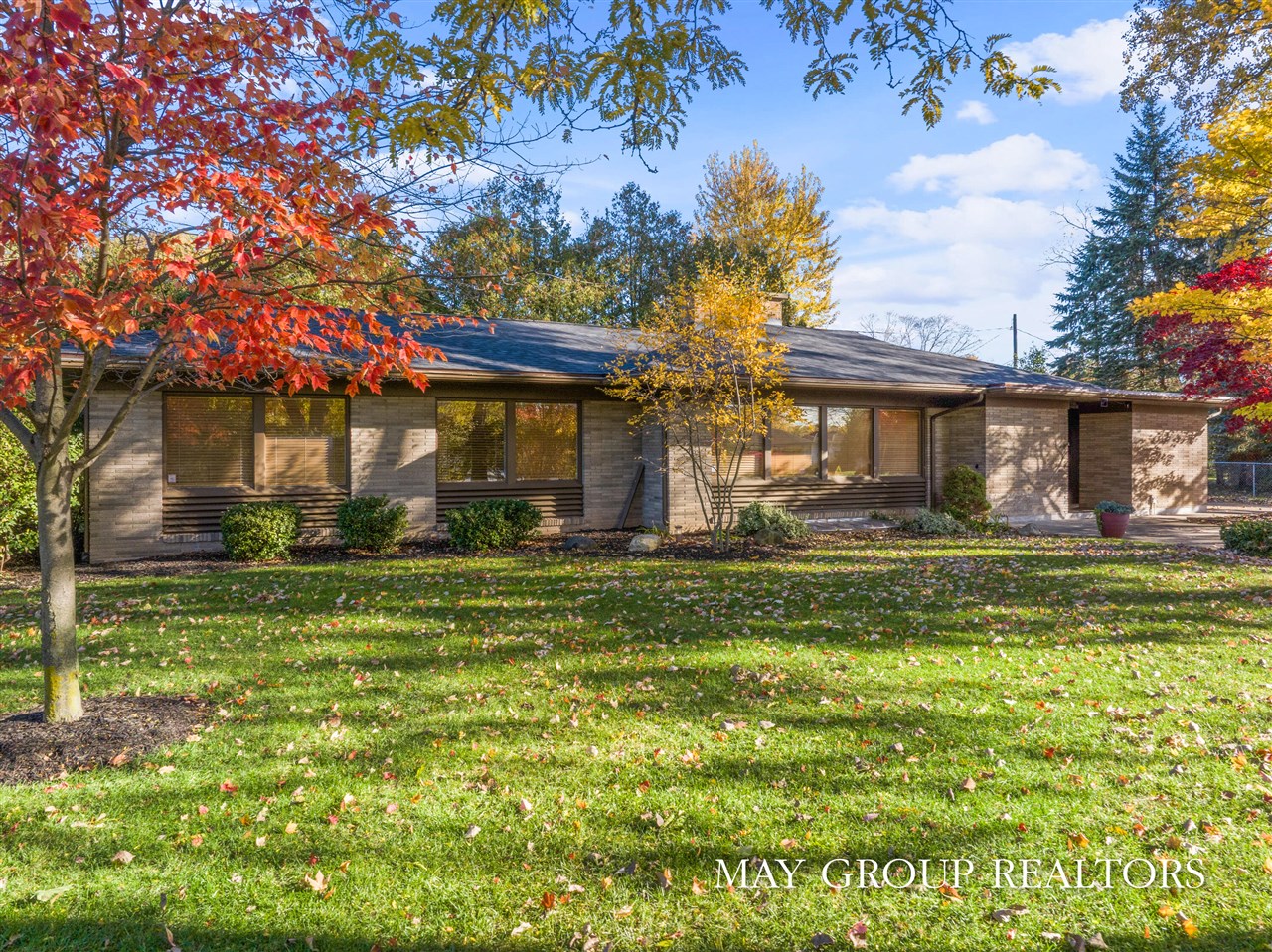 2727 Cascade Road, Grand Rapids, MI, 49506