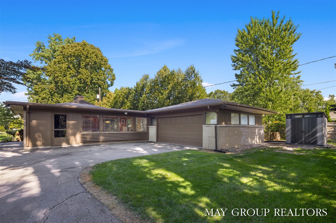 2727 Cascade Road, Grand Rapids, MI, 49506