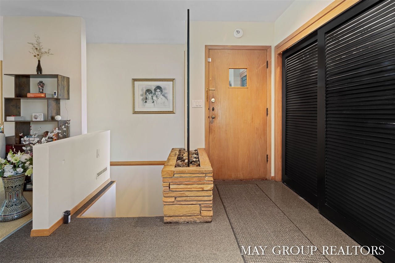 2727 Cascade Road, Grand Rapids, MI, 49506