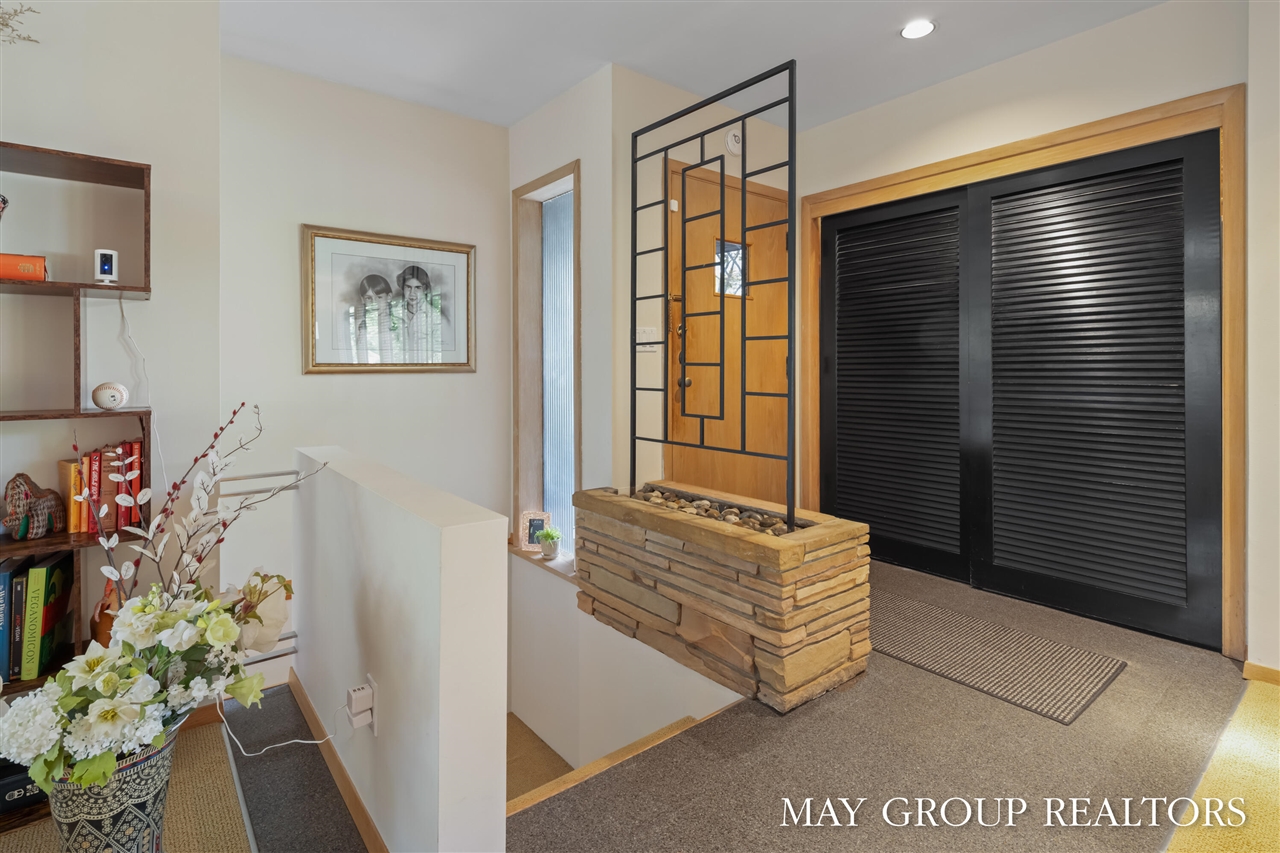 2727 Cascade Road, Grand Rapids, MI, 49506