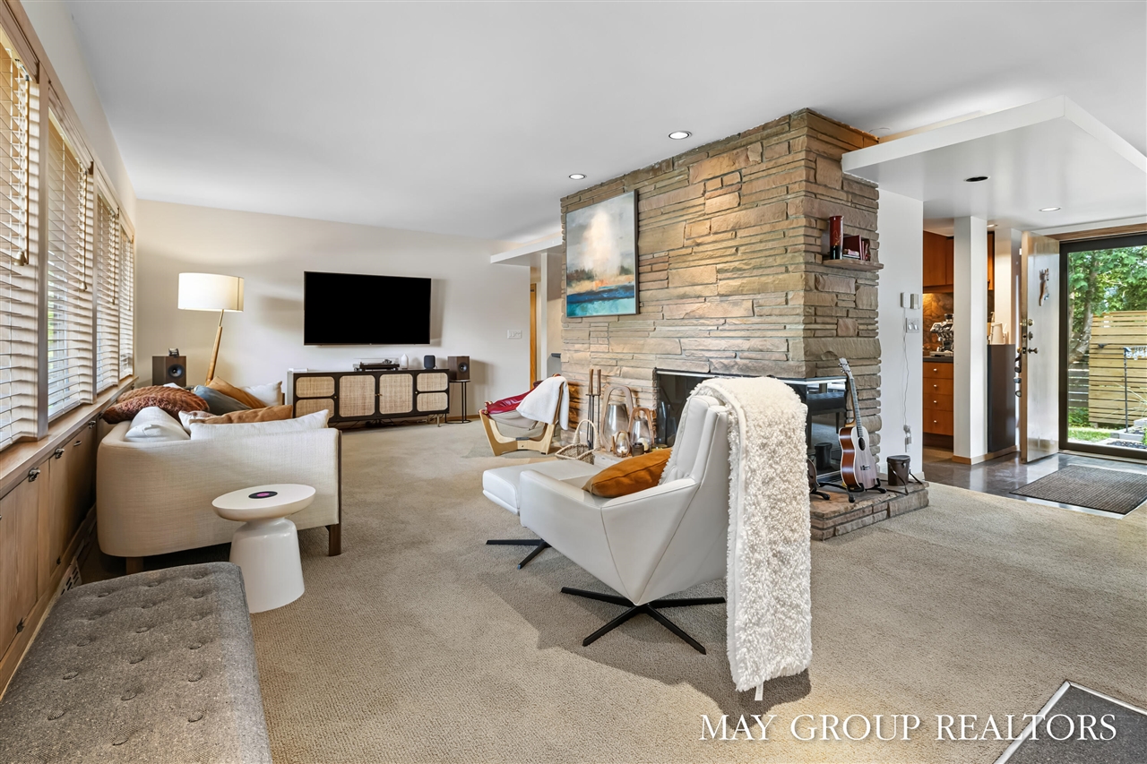 2727 Cascade Road, Grand Rapids, MI, 49506