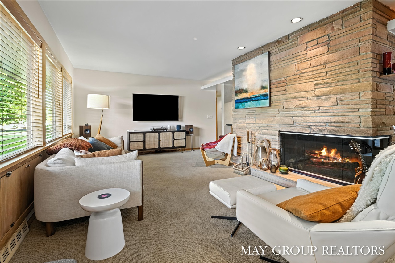 2727 Cascade Road, Grand Rapids, MI, 49506