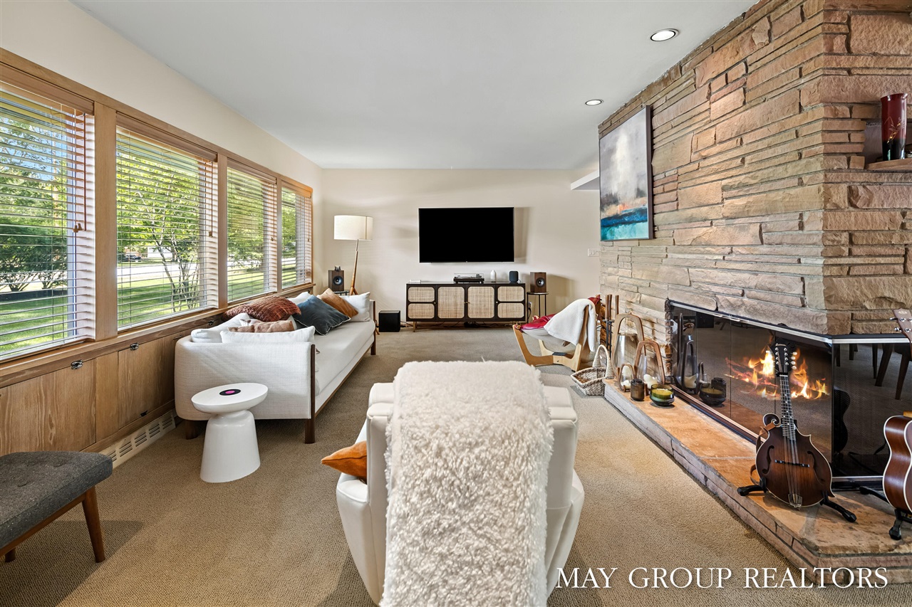 2727 Cascade Road, Grand Rapids, MI, 49506