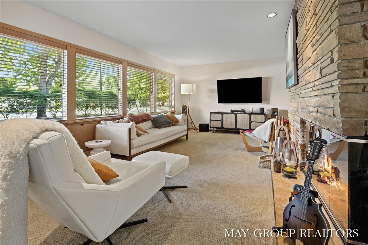 2727 Cascade Road, Grand Rapids, MI, 49506