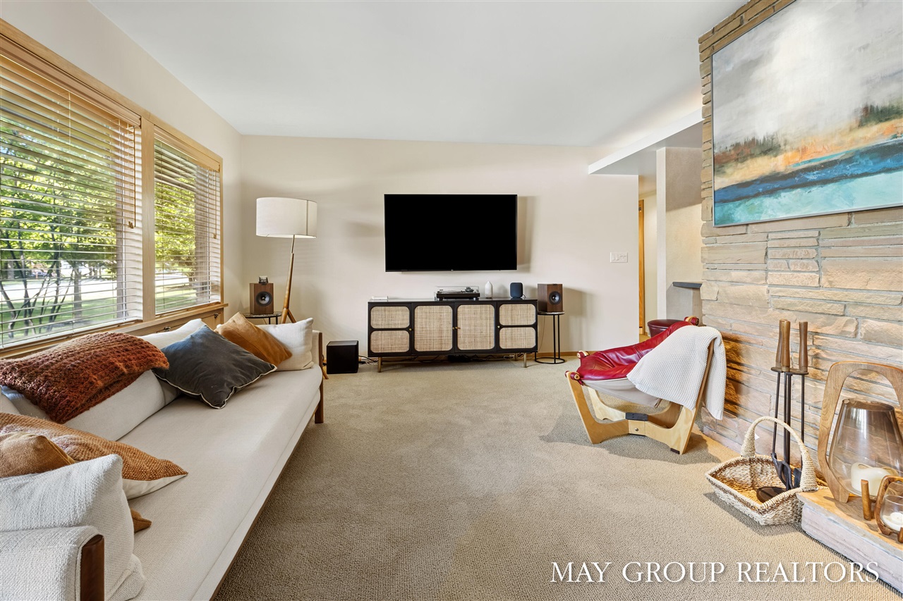 2727 Cascade Road, Grand Rapids, MI, 49506