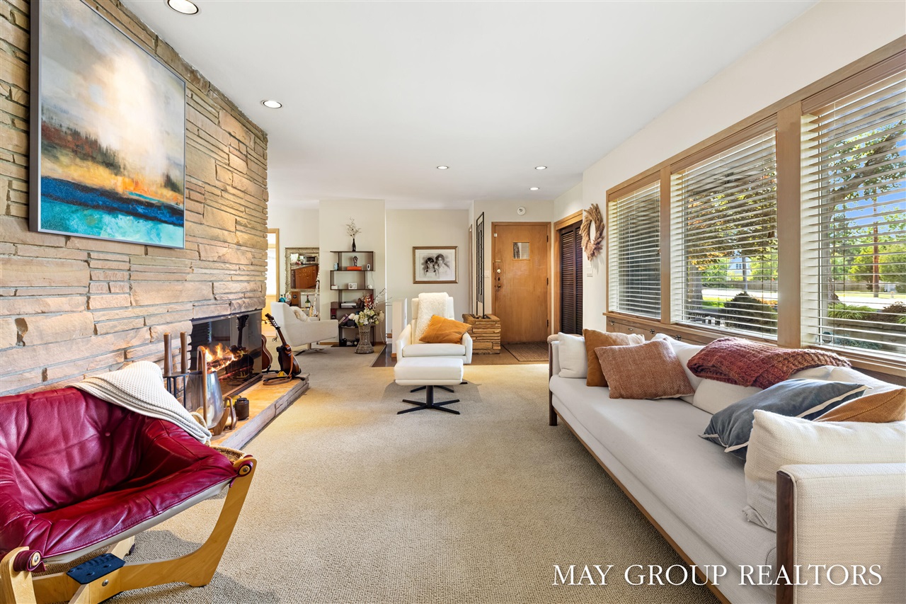 2727 Cascade Road, Grand Rapids, MI, 49506