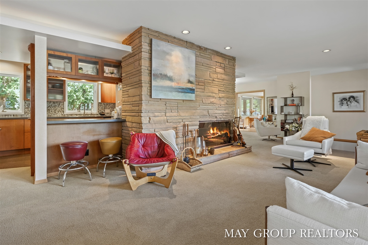 2727 Cascade Road, Grand Rapids, MI, 49506