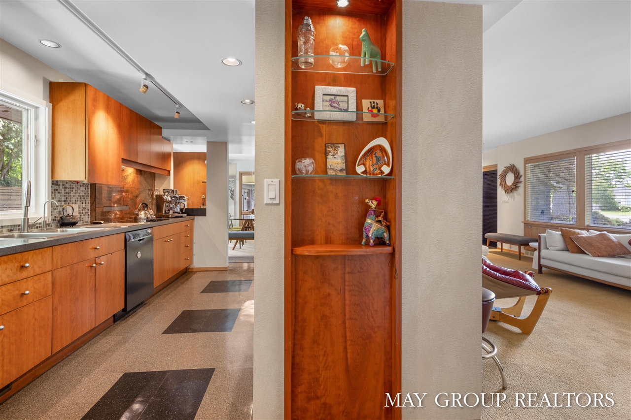 2727 Cascade Road, Grand Rapids, MI, 49506