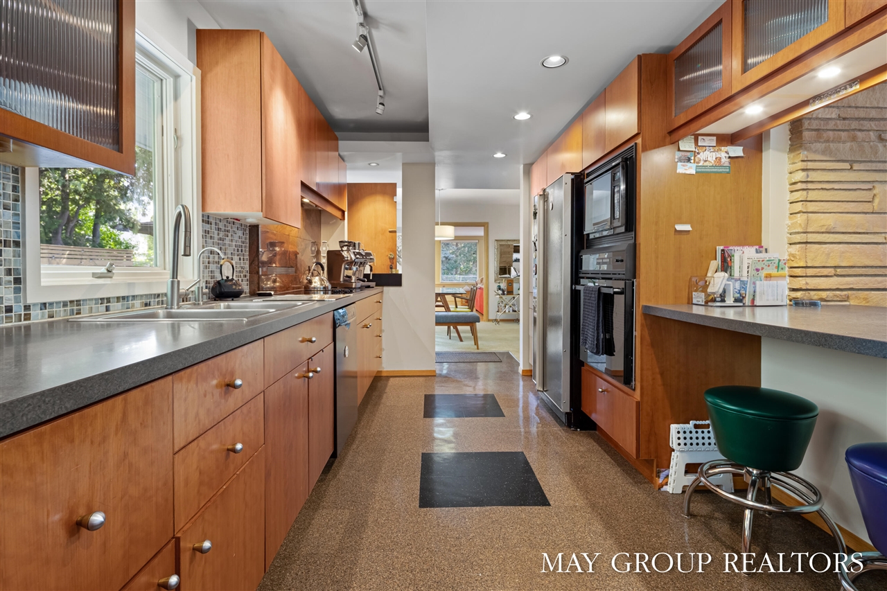 2727 Cascade Road, Grand Rapids, MI, 49506