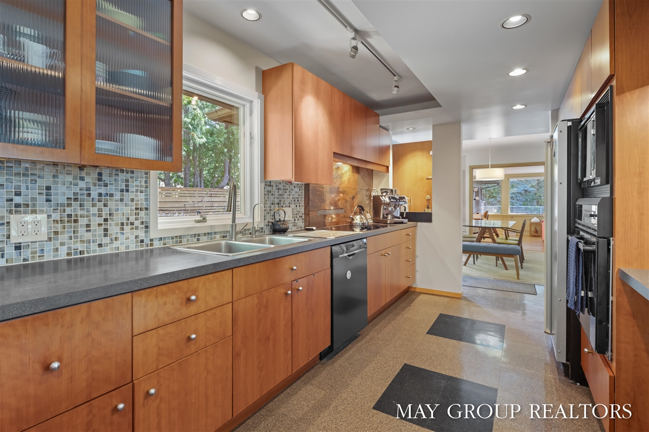 2727 Cascade Road, Grand Rapids, MI, 49506