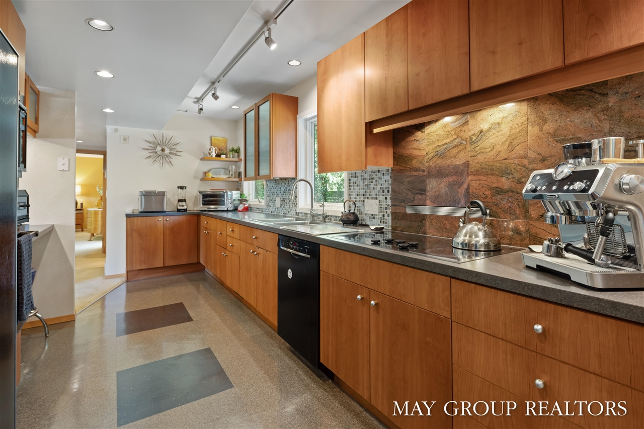 2727 Cascade Road, Grand Rapids, MI, 49506