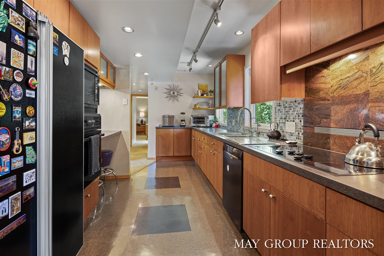 2727 Cascade Road, Grand Rapids, MI, 49506