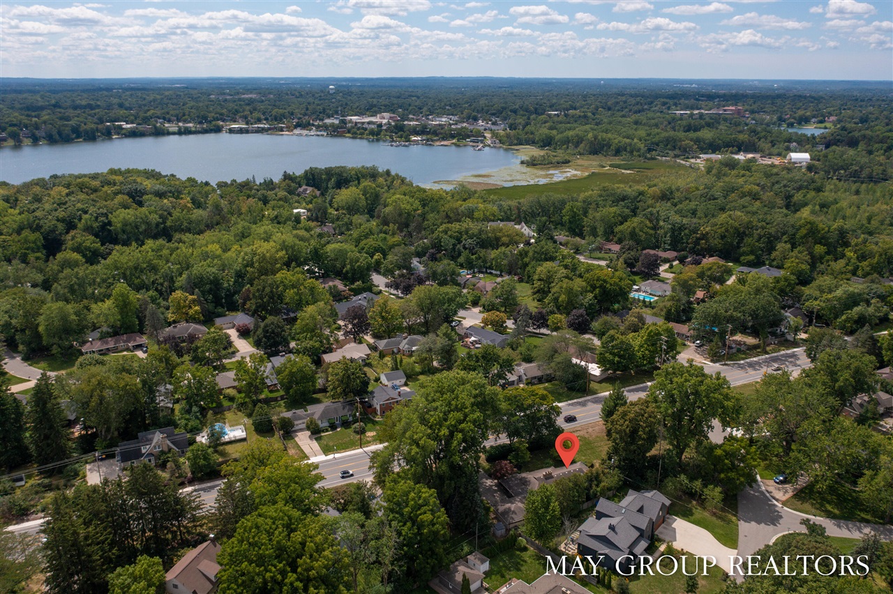 2727 Cascade Road, Grand Rapids, MI, 49506