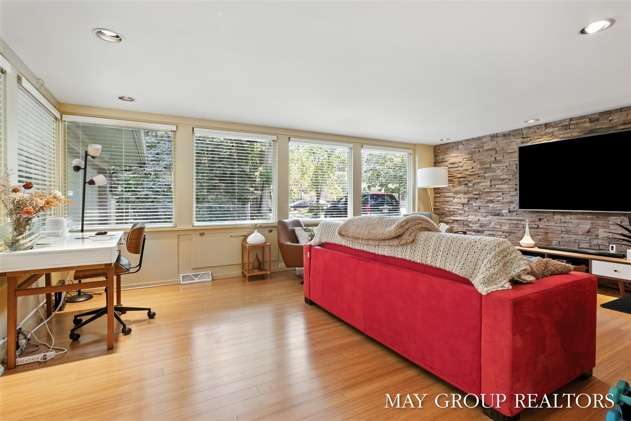 2727 Cascade Road, Grand Rapids, MI, 49506