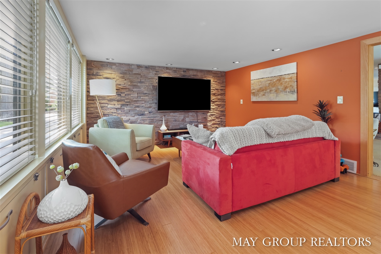 2727 Cascade Road, Grand Rapids, MI, 49506