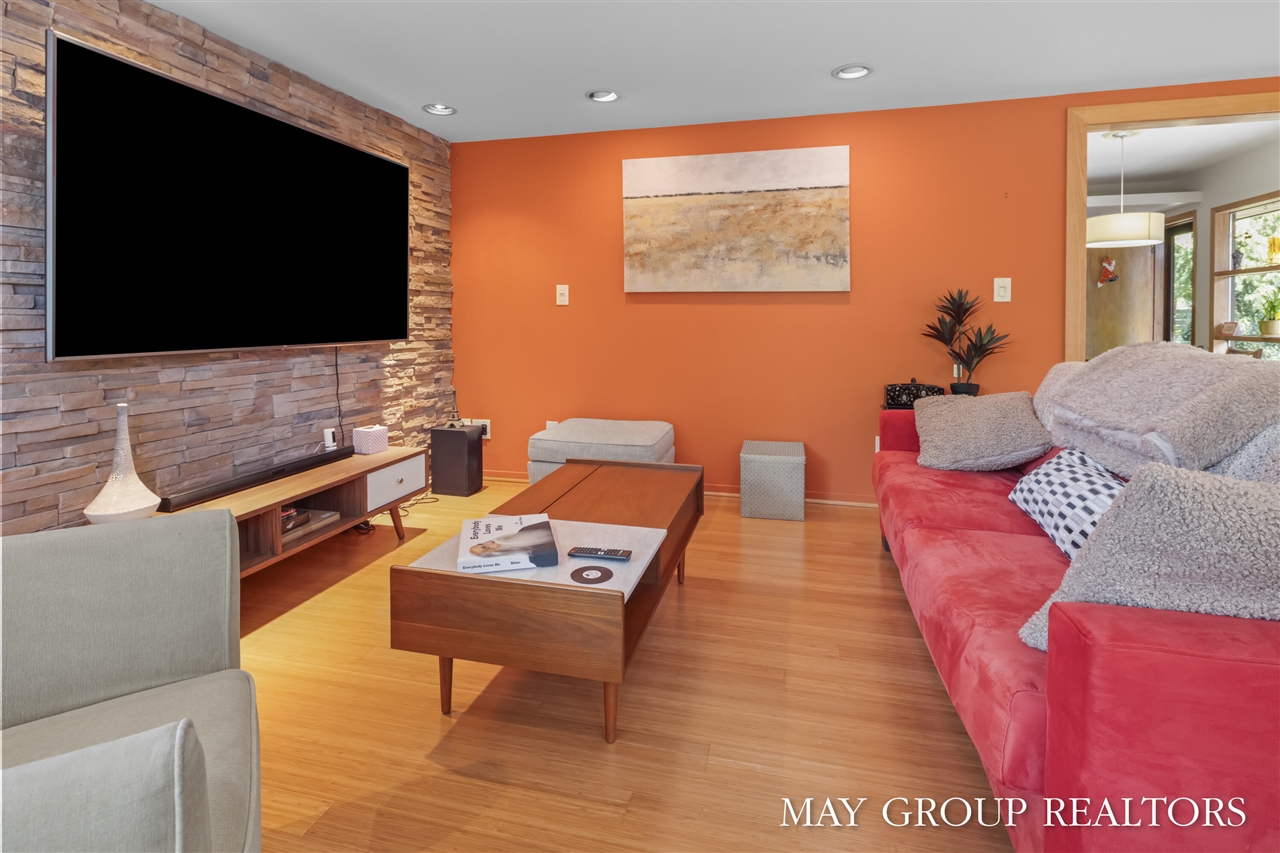 2727 Cascade Road, Grand Rapids, MI, 49506