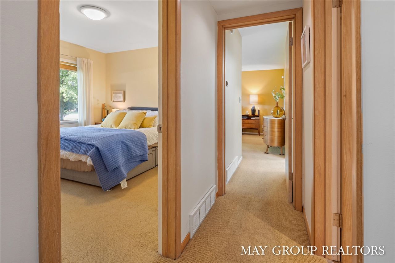 2727 Cascade Road, Grand Rapids, MI, 49506