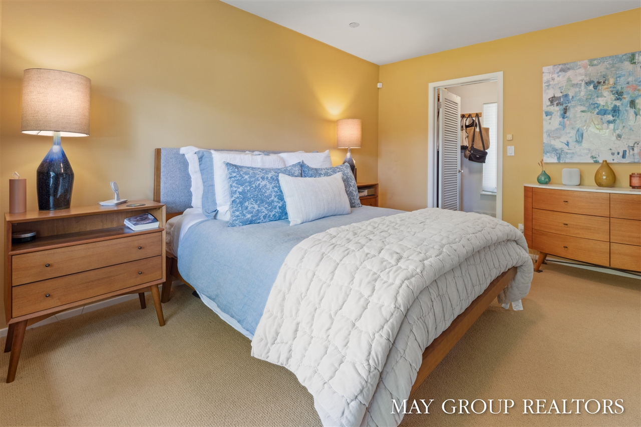 2727 Cascade Road, Grand Rapids, MI, 49506