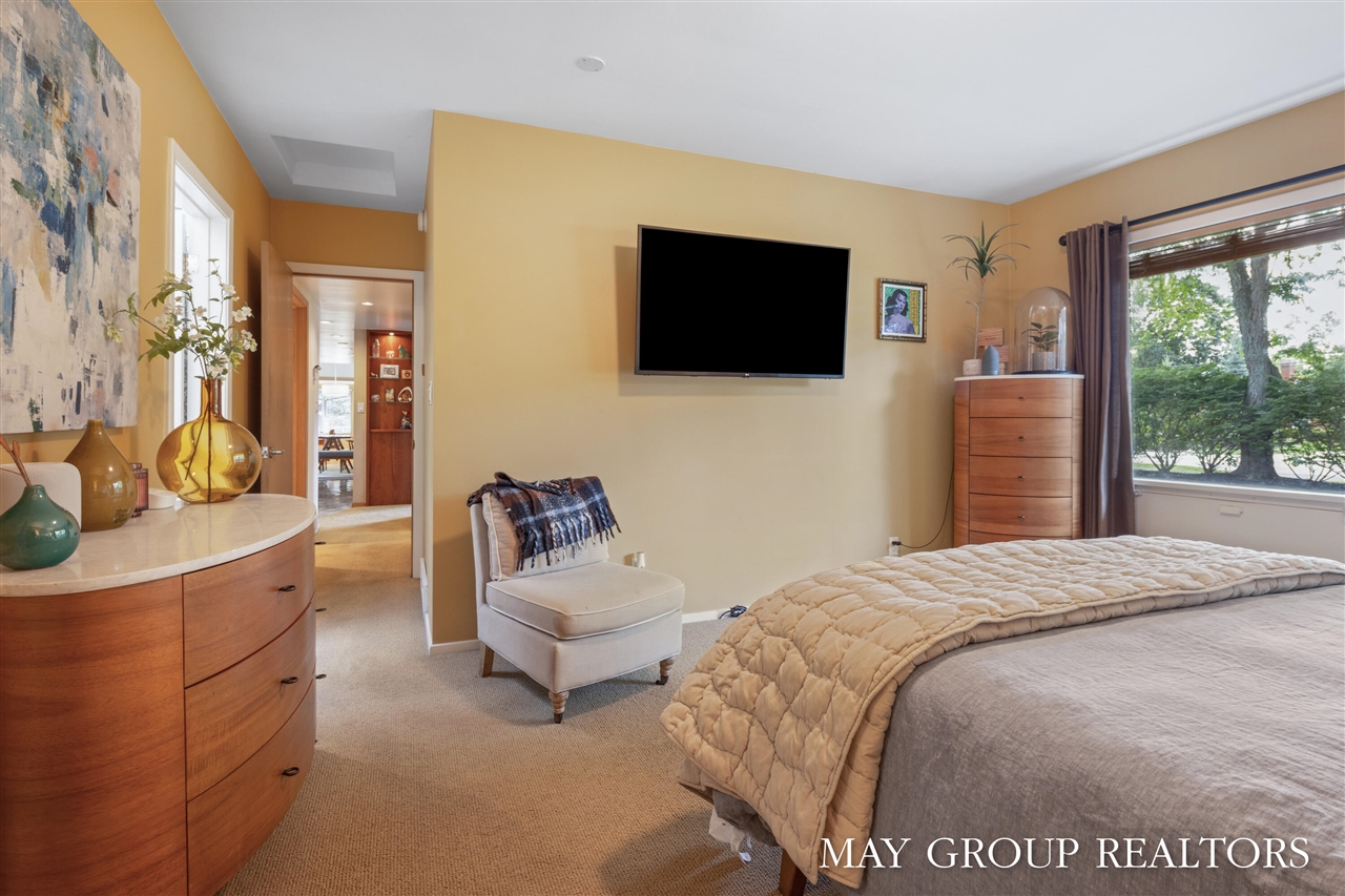 2727 Cascade Road, Grand Rapids, MI, 49506