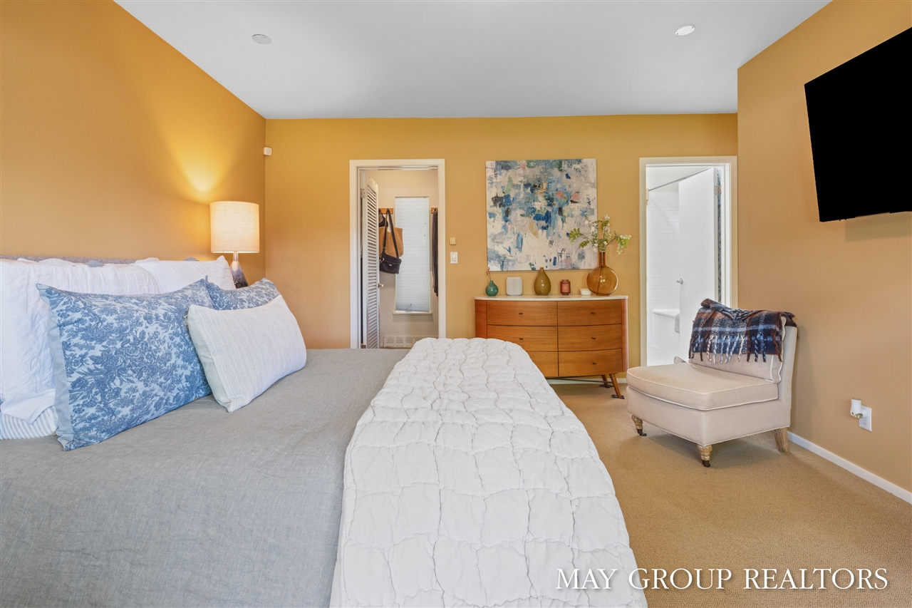 2727 Cascade Road, Grand Rapids, MI, 49506