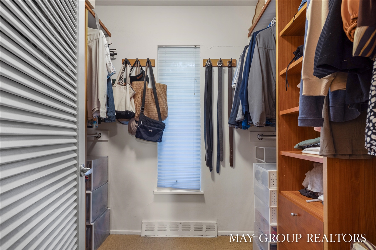 2727 Cascade Road, Grand Rapids, MI, 49506