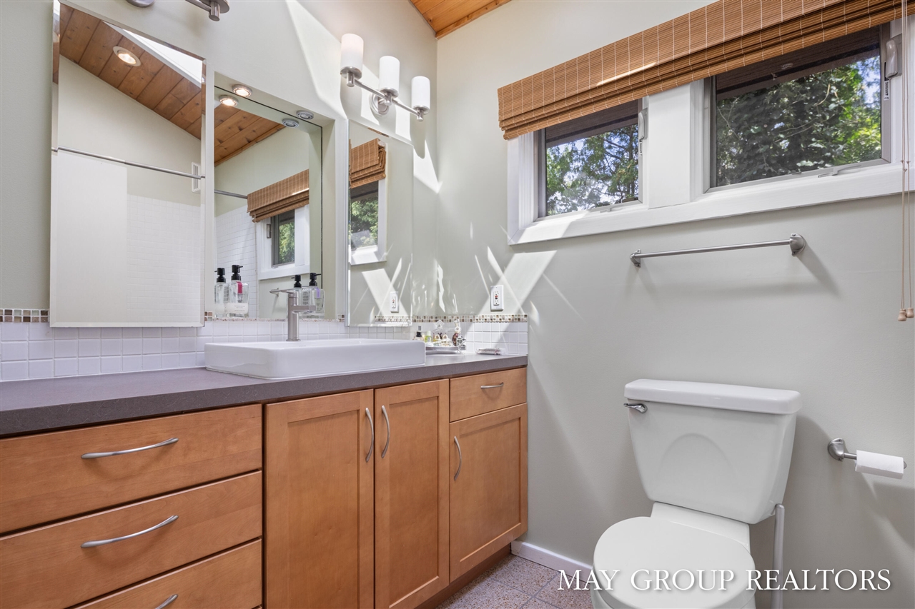 2727 Cascade Road, Grand Rapids, MI, 49506