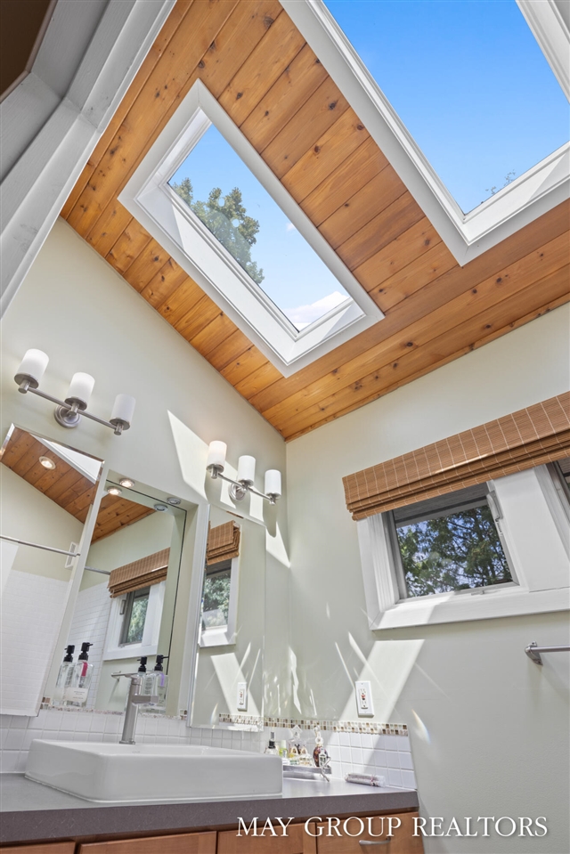 2727 Cascade Road, Grand Rapids, MI, 49506