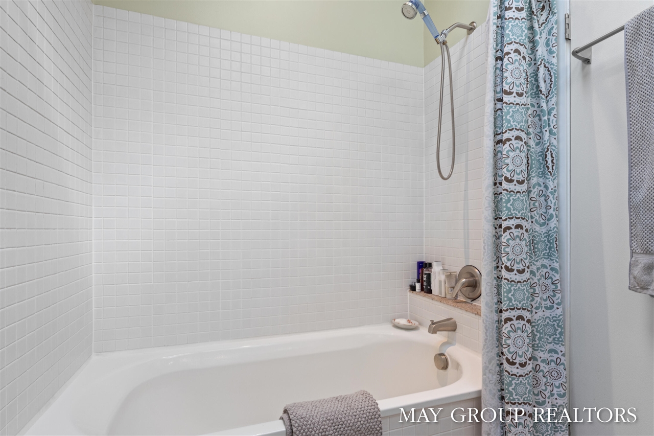 2727 Cascade Road, Grand Rapids, MI, 49506