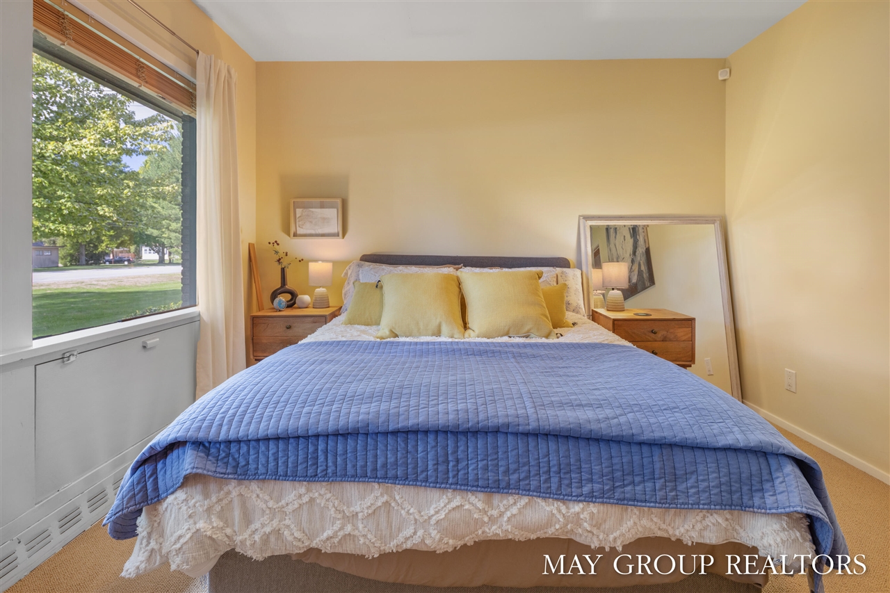 2727 Cascade Road, Grand Rapids, MI, 49506