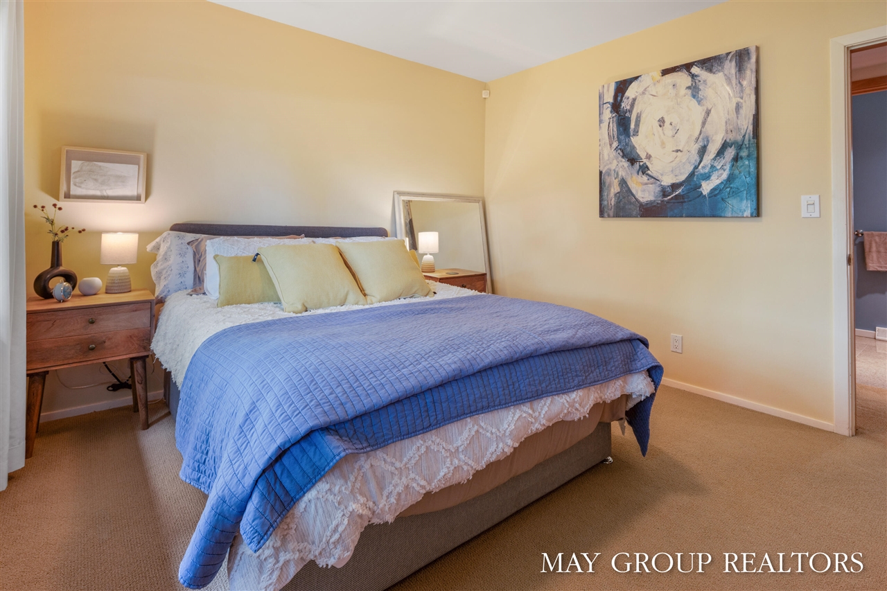 2727 Cascade Road, Grand Rapids, MI, 49506