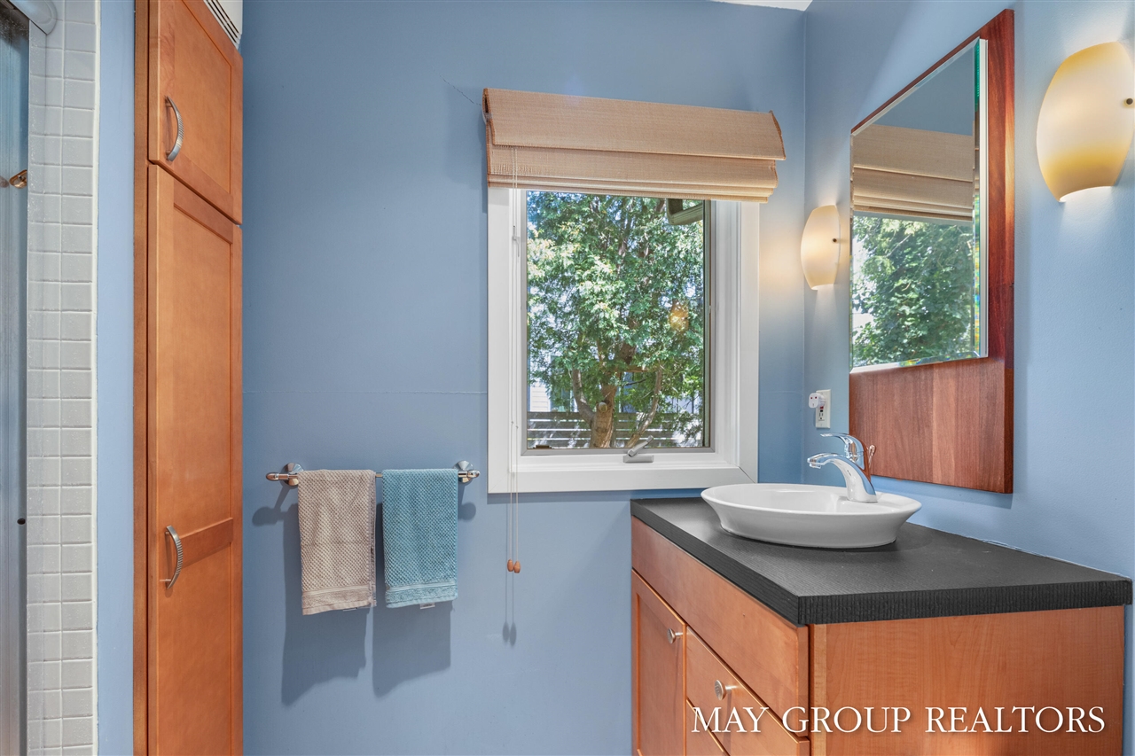 2727 Cascade Road, Grand Rapids, MI, 49506